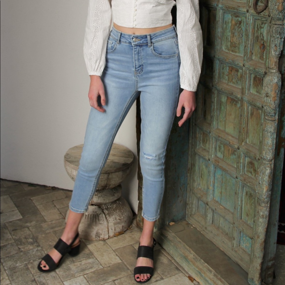 Distressed High-Rise Skinny Jeans in Light Wash